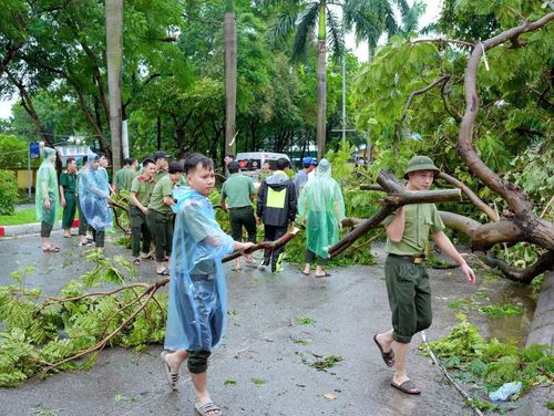Học viên Học viện ANND tham gia khắc phục hậu quả bão lũ năm 2025.