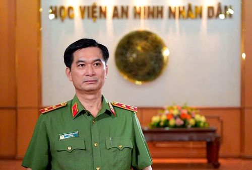 Trung tướng, PGS.TS Trịnh Ngọc Quyên trả lời phỏng vấn PV Báo CAND.