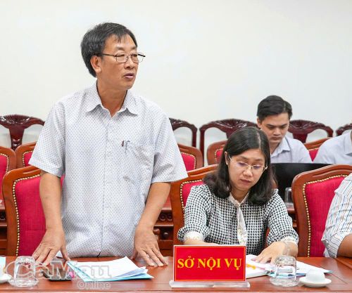 Ông Trần Bửu Nhân, Phó Giám đốc Sở Nội vụ, phát biểu góp ý hoàn thiện phần mềm KPI tại cuộc họp đánh giá sau 2 tháng thí điểm, sáng 8/9.