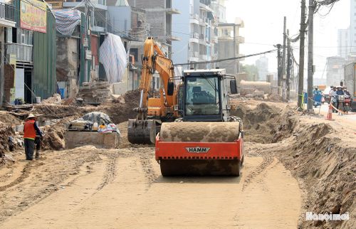 Theo anh Ngô Văn Nam (Công ty cổ phần Tư vấn và Xây dựng hạ tầng đô thị Hà Nội), nhà thầu đang tập trung triển khai các hạng mục, bám sát tiến độ dự án.