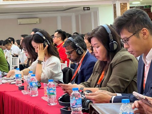 Đại biểu quốc tế tại diễn đàn. Ảnh: Bảo Hân