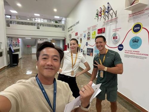 Cường Đô la chia sẻ ảnh chụp cùng Hồ Ngọc Hà và Kim Lý cùng dòng viết gửi tới Đàm Thu Trang. Dòng viết cùng hình ảnh này khiến khán giả đều nhận xét nam doanh nhân 8X rất tinh tế. Cường Đô la cho biết, anh vừa tham dự buổi họp phụ huynh cho con. Nam doanh nhân dành lời cảm ơn đến bà xã Đàm Thu Trang vì luôn bao dung, thấu hiểu và yêu thương anh cùng các thành viên trong gia đình. Cường Đô la cho rằng, bản thân rất may mắn khi có Đàm Thu Trang đồng hành trong cuộc đời. Anh bày tỏ tình yêu dành cho bà xã khó có thể diễn tả bằng lời, đồng thời cho biết chỉ có thể tập trung tối đa cho công việc khi phía sau luôn có vợ âm thầm hỗ trợ, không một lời than vãn.