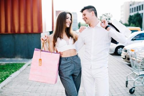Nhân Mã trong mắt phụ nữ là những người giỏi tiêu tiền, vô cùng hào phóng. Ảnh minh họa