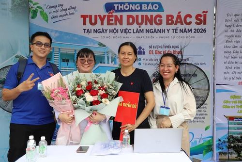 Bác sĩ Lê Mỹ Tường Minh lựa chọn Trạm Y tế xã Bình Hưng làm nơi ứng tuyển, với mong muốn gắn bó lâu dài với y tế cơ sở. Ảnh: P.Thương.