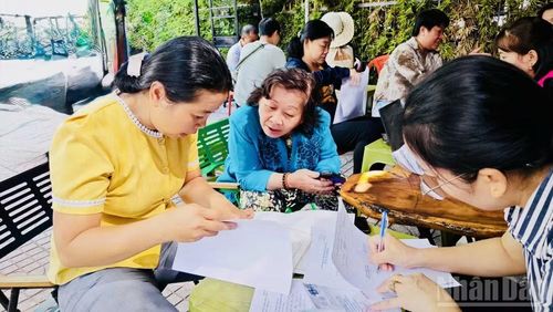 Đưa ứng dụng chuyển đổi số đến tận các khu dân cư trên địa bàn.