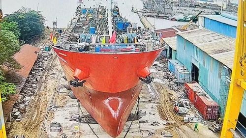 Tàu chở dầu SAI GON SEA dung tích 9.000 m3, kết cấu vỏ thép, đáy đôi, mạn kép, dài gần 120m, rộng 17,6m, cao 9m, chìm 6,78m.