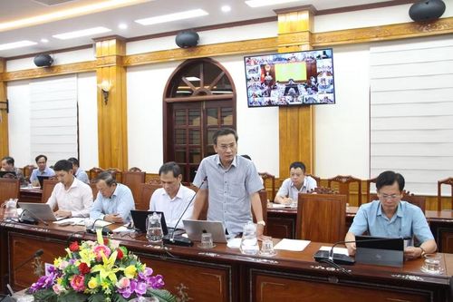  Giám đốc Văn phòng đăng ký đất đai tỉnh Gia Lai Đặng Hữu Bình báo cáo hiện trạng cơ sở dữ liệu đất đai và kết quả thực hiện các nhiệm vụ trọng tâm. Ảnh: Trọng Lợi 
