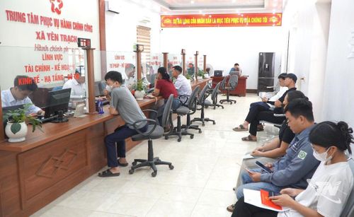 Trung tâm Phục vụ hành chính công xã Yên Trạch duy trì mô hình “Ngày thứ Bảy vì nhân dân phục vụ” để hỗ trợ người dân giải quyết thủ tục hành chính.