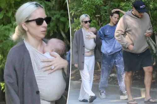 Con đầu lòng của Lady Gaga và hôn phu Michael Polansky lần đầu lộ diện -  Chuyên trang Hoa Học Trò - Báo Tiền Phong