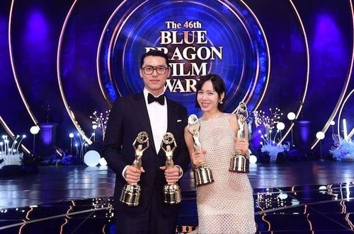 Vợ chồng Son Ye Jin tham dự lễ trao giải vào cuối năm 2025. Ảnh: Sports Chosun.