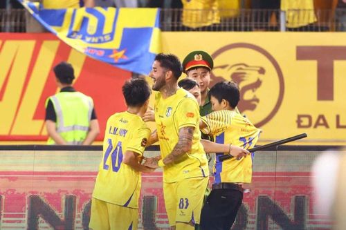 Sông Lam Nghệ An gây bất ngờ khi hủy diệt CLB Hà Nội ngay tại Hàng Đẫy. Ảnh: CLB Sông Lam Nghệ An.