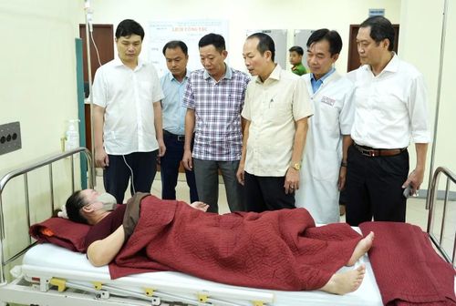 Số bệnh nhân là công nhân Công ty Scavi Huế nhập viện nghi ngộ độc thực phẩm tăng mạnh, từ hơn 40 trường hợp ban đầu lên gần 100 ca.