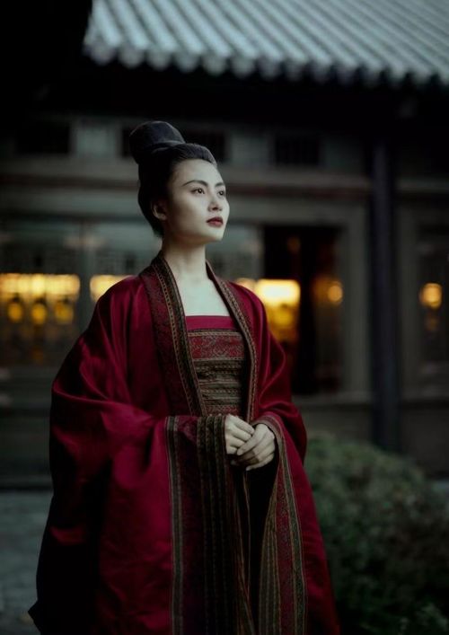 Phim được khen nhờ chăm chút tạo hình nhân vật, song kịch bản còn nhiều lỗ hổng.