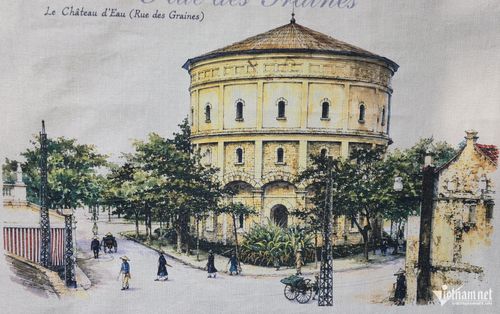 Phố Hàng Đậu dài 272m nối từ đường Trần Nhật Duật đến vườn hoa Vạn Xuân, là một trong những tuyến phố đặc trưng thuộc 36 phố phường Hà Nội. Nơi đây nổi bật với bề dày lịch sử ngàn năm văn hiến và là cửa ngõ giao thương sầm uất phía Bắc Kinh thành.