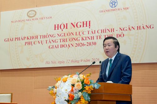 Ông Nguyễn Thiên Hoàng, Phó Tổng Giám đốc BIDV trao đổi tại Hội nghị