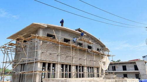 Trạm bơm Lim, xã Hạ Bằng đang được khẩn trương hoàn thiện, dự kiến nâng cao năng lực tiêu nước, phục vụ khoảng 750ha đất tự nhiên trên địa bàn Hạ Bằng và Tây Phương. Ảnh: PV