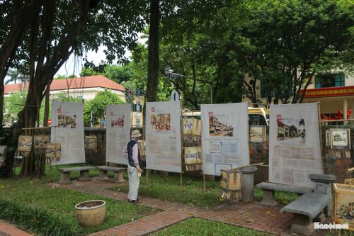 Không gian trưng bày tư liệu, hình ảnh về 36 phố phường Hà Nội thời kỳ đầu thế kỷ XX. Mỗi tên phố không chỉ là địa danh mà còn đọng lại câu chuyện về nghề nghiệp, giao thương, đời sống cộng đồng và tri thức dân gian được gìn giữ qua nhiều thế hệ.