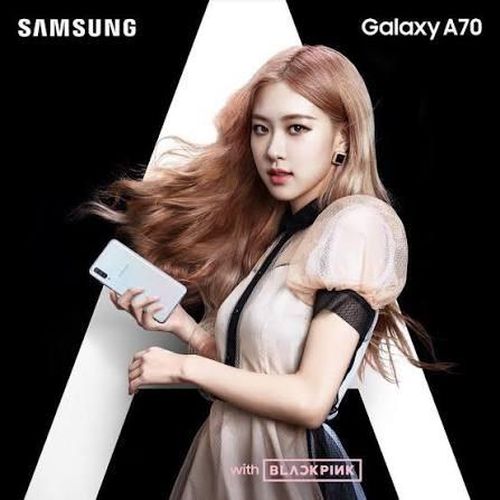 Rosé từng quảng bá cho điện thoại Galaxy của Samsung.