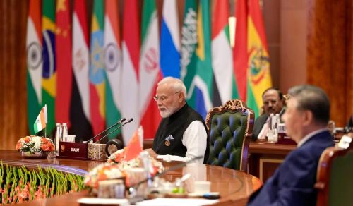 Một số thành viên BRICS thời gian gần đây thúc đẩy giảm phụ thuộc vào USD trong thanh toán quốc tế, đồng thời đề cập khả năng xây dựng đồng tiền chung.