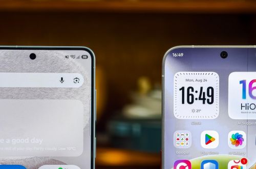  Tecno tự tin tuyên bố Bezelless "tái định nghĩa" cách người dùng tương tác với điện thoại trong kỷ nguyên AI. Tuy nhiên, chưa rõ hãng áp dụng điều này bằng cách nào, bởi thu nhỏ viền màn hình chủ yếu xoay quanh tính thẩm mỹ và thiết kế. Ảnh: The Verge. 