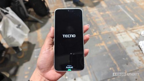  Chưa rõ Tecno có kế hoạch thương mại hóa Bezelless trong tương lai gần hay không. Nhiều tin đồn cho biết Apple cũng đang phát triển mẫu iPhone không viền, dự kiến ra mắt vào 2027 để kỷ niệm 20 năm dòng iPhone ra đời. Ảnh: Android Authority. 