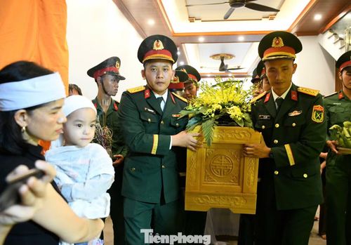Linh cữu Trung tá Trần Văn Tùng.