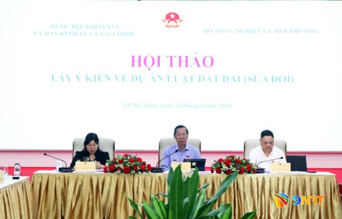 Các đại biểu chủ trì hội thảo. Ảnh: TRỌNG HUY