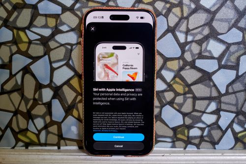 Những thay đổi trên Apple Intelligence mới sẽ chỉ xuất hiện trên các mẫu iPhone mới nhất. Với iPhone đời cũ, cải tiến đáng kể nhất nằm ở độ mượt được cải thiện sau khi cập nhật. Ảnh: Minh Khôi. 