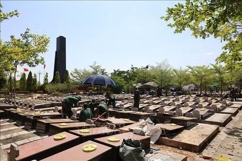 Nghĩa trang Liệt sĩ Ninh Hòa – Vạn Ninh là nơi an nghỉ của hàng nghìn anh hùng liệt sĩ tại tỉnh Khánh Hòa.