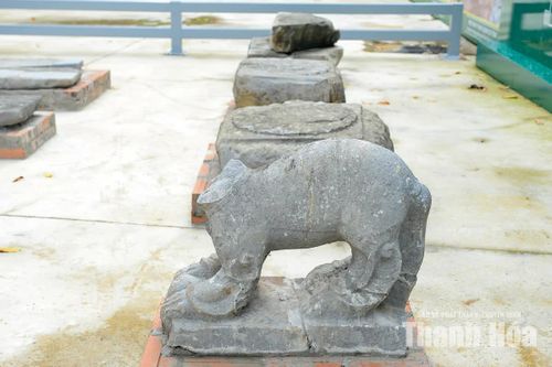 Tượng nghê đá có niên đại thế kỷ XV được phát hiện tại lăng mộ Hoàng Thái hậu Nguyễn Thị Ngọc Huyên.