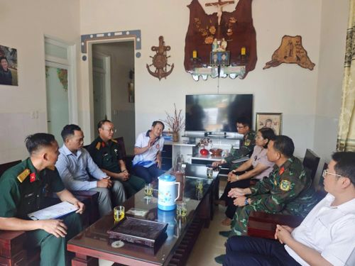 CCB Đắk Sắk cung cấp thông tin khu vực nghi có hài cốt liệt sĩ cho các lực lượng chức năng
