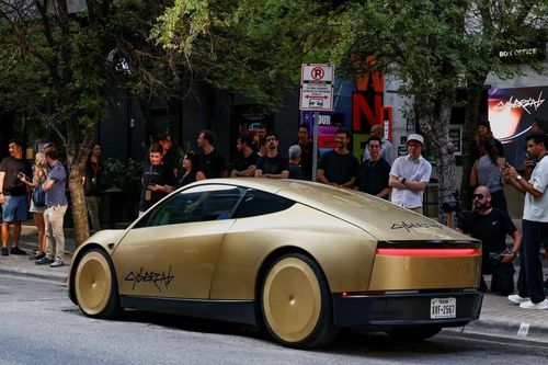  Dịch vụ taxi tự lái của Tesla vướng phải điều tra từ NHSTA Mỹ sau 2 tuần vận hành. Ảnh: Tesla. 