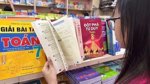 Sau khai giảng, nhiều học sinh vẫn chưa mua đủ sách