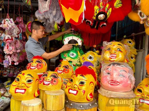 ...nhưng theo anh Nguyễn Mạnh Hà sức mua giảm so với những năm trước - Ảnh: L.M