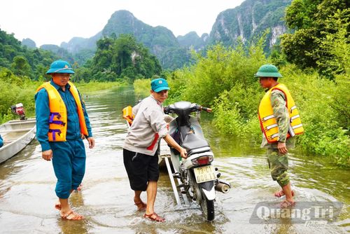 Hung Trâu nằm trên tuyến độc đạo vào bản Yên Hợp, nơi có đồng bào Rục sinh sống - Ảnh: X.P