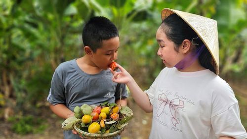 Niềm vui thưởng thức trái chín cây đầu mùa 