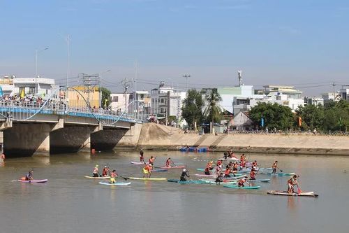 Canh tranh quyết liệt ngay từ đầu.