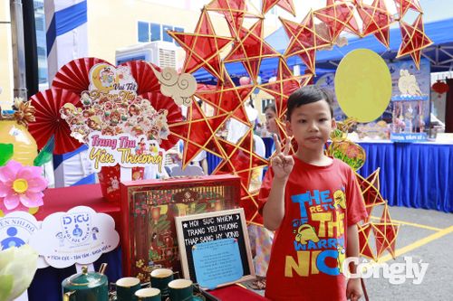 Bệnh nhi vui Trung thu ở bệnh viện.