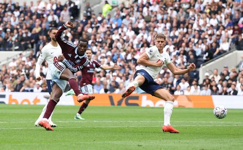 Tottenham chưa biết thắng ở Premier League mùa này.