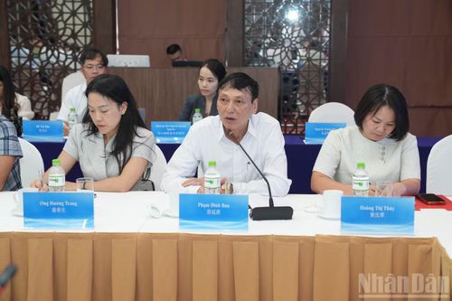 Đại diện doanh nghiệp lữ hành phía Việt Nam trao đổi tại Hội đàm. (Ảnh: QUỐC ĐẠT)