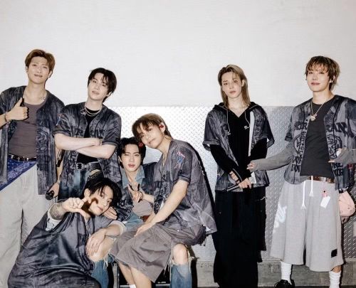 Trong khi đó, BTS nhận được đề cử ở các hạng mục "Nhóm nhạc xuất sắc nhất", "Bài hát của năm" và "Nhóm nhạc K-pop xuất sắc nhất" tại lễ trao giải "MTV Video Music Awards". Lễ trao giải "MTV Video Music Awards" sẽ được tổ chức vào ngày 27/9, tại Nhà hát Peacock ở Los Angeles, Hoa Kỳ và sẽ được phát sóng trực tiếp trên CBS và Paramount+.