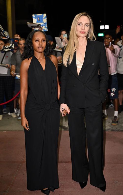 Angelina Jolie dự lễ ra mắt phim với con gái Zahara. Ảnh: GC Images.