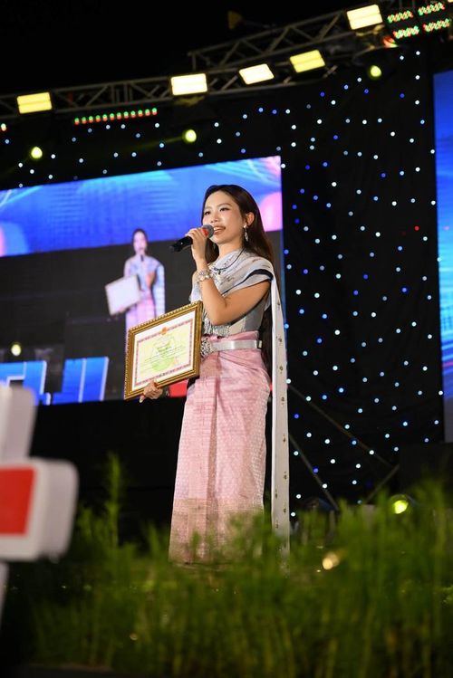 Điều khiến Phương Mỹ Chi đặc biệt hạnh phúc là tình yêu dành cho văn hóa không còn chỉ được thể hiện qua những lượt xem hay chia sẻ trên mạng xã hội. 