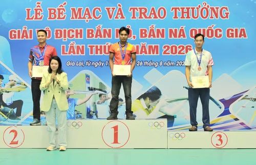 Anh Rơ Mah Thiết giành huy chương vàng nội dung cá nhân nam đứng bắn nhanh môn bắn ná tại Giải Vô địch bắn nỏ, bắn ná Quốc gia lần thứ IX năm 2026. Ảnh: R’ô Hok