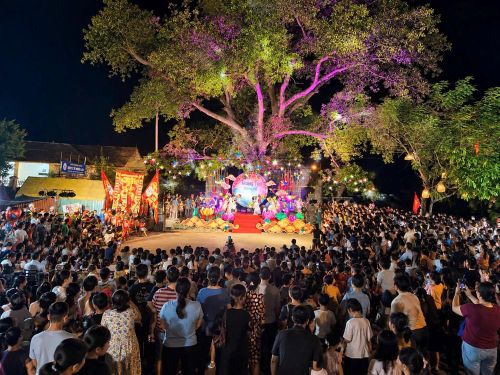 Đông đảo nhân dân đến vui hội Trung thu