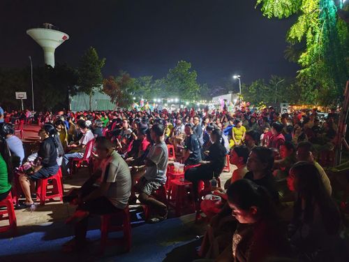 Cuộc thi thu hút đông đảo người dân xã Phan Rí Cửa tham gia xem, cổ vũ