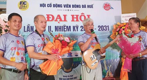  Sắp tới, Hội CĐV bóng đá Huế sẽ có những bài trống, nhạc đậm chất Huế để cổ vũ đội bóng.