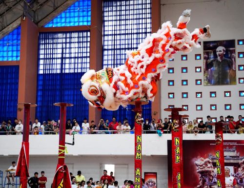  Ngoài bật nhảy, nhào lộn, xoay người trên không... là những động tác khó, được chấm điểm cao.