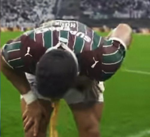  Báo chí Brazil cho biết Hulk phải sử dụng thuốc chống buồn nôn trước khi tiếp tục thi đấu. 