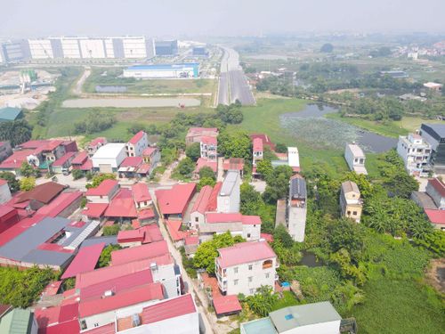 Thiếu mặt bằng khiến dự án đường kết nối các khu công nghiệp thành phố Bắc Ninh trị giá gần 1.500 tỷ đồng chưa thể về đích đúng hẹn.